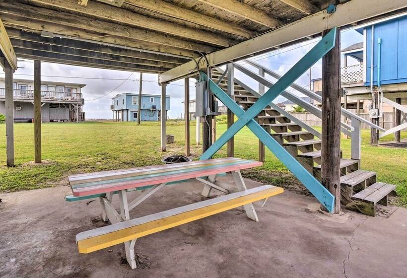 Walk To Ocean: Coastal Surfside Beach Bungalow!