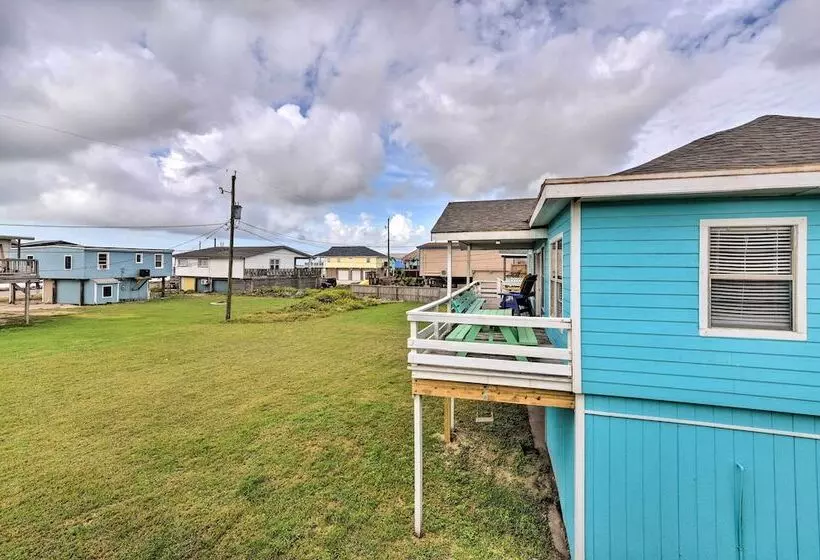 Walk To Ocean: Coastal Surfside Beach Bungalow!