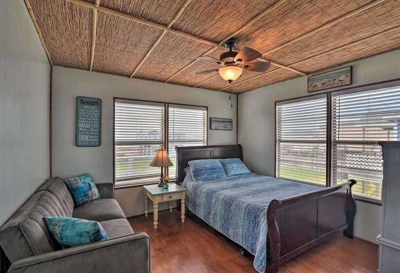 Walk To Ocean: Coastal Surfside Beach Bungalow!