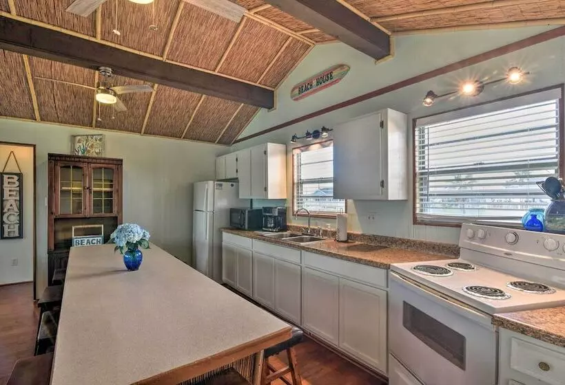 Walk To Ocean: Coastal Surfside Beach Bungalow!