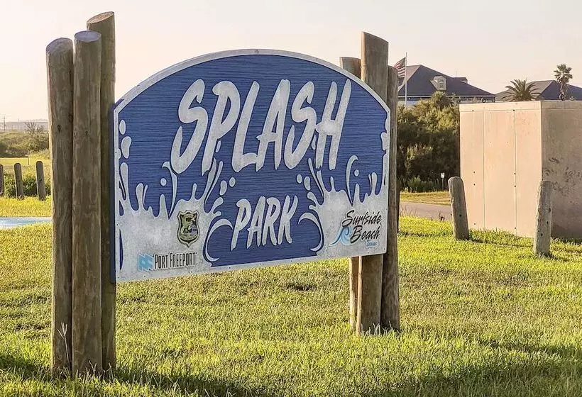 Walk To Ocean: Coastal Surfside Beach Bungalow!