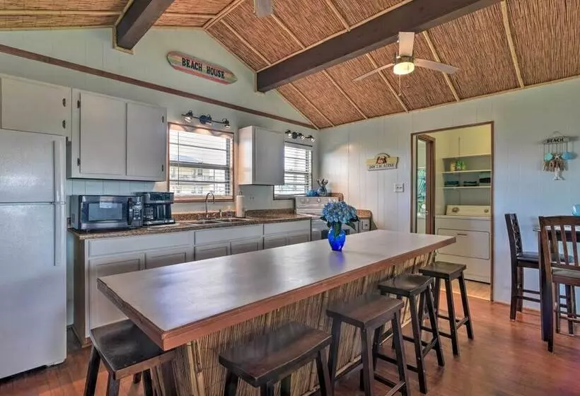 Walk To Ocean: Coastal Surfside Beach Bungalow!