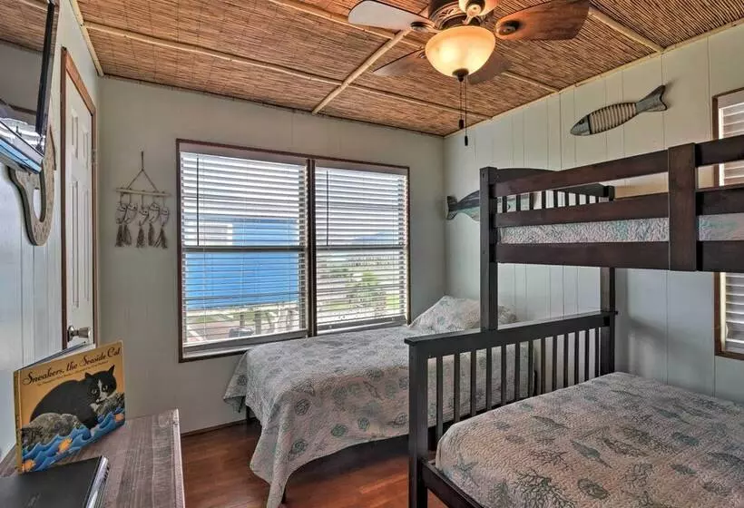 Walk To Ocean: Coastal Surfside Beach Bungalow!