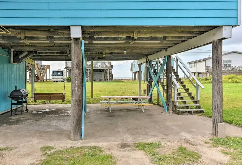 Walk To Ocean: Coastal Surfside Beach Bungalow!