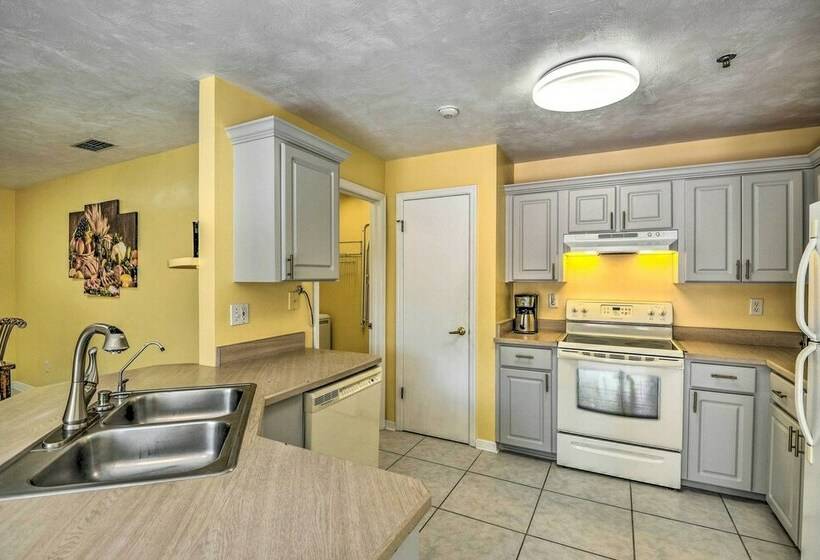 Sunny Port Orange Escape ~ 3 Miles To Beach!