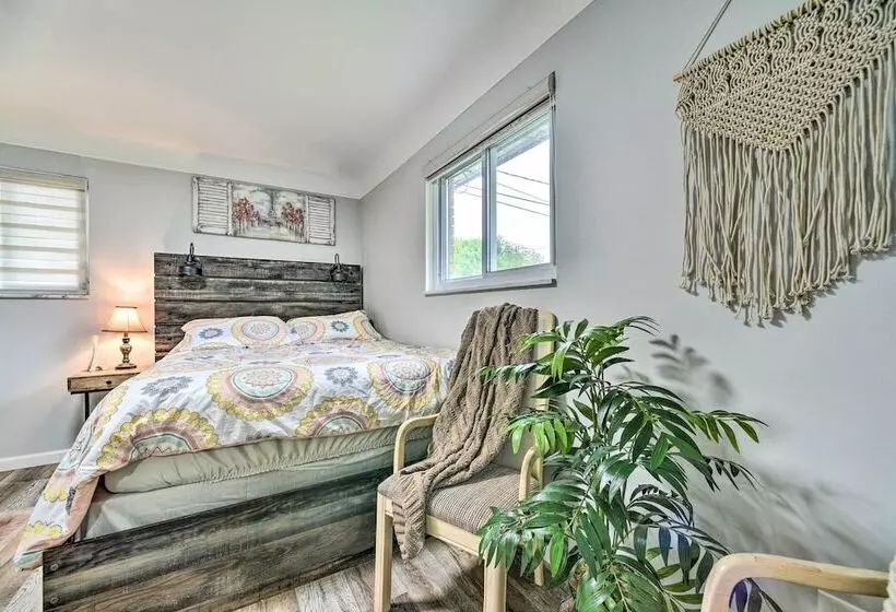 Dearborn Heights Home ~ 16 Mi To Downtown Detroit!