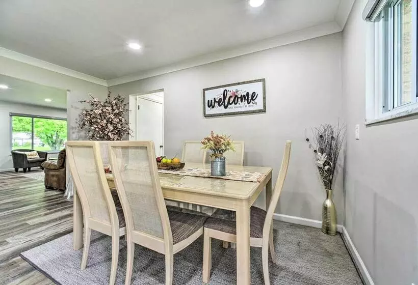 Dearborn Heights Home ~ 16 Mi To Downtown Detroit!