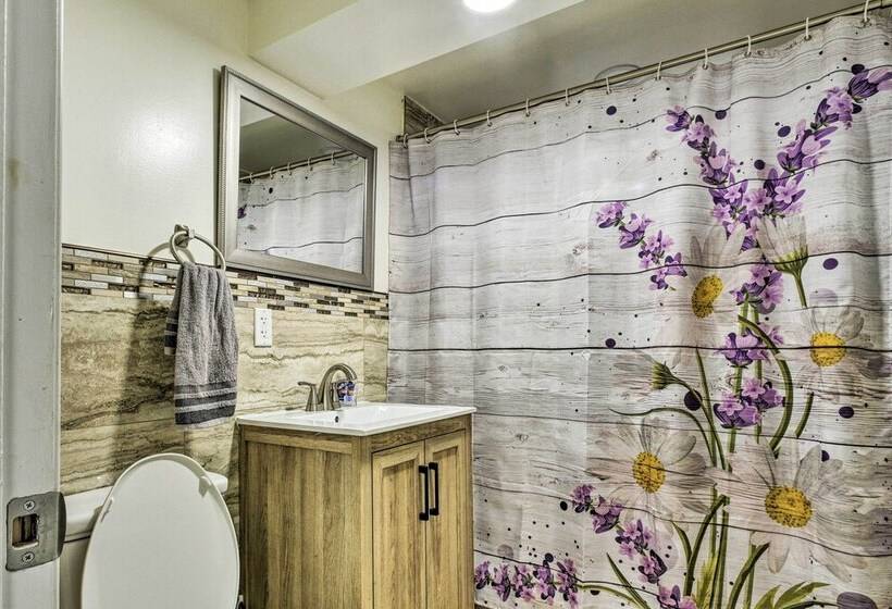 Dearborn Heights Home ~ 16 Mi To Downtown Detroit!