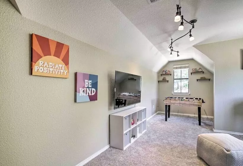 Updated Retreat With Game Room & Boat Ramp Access!