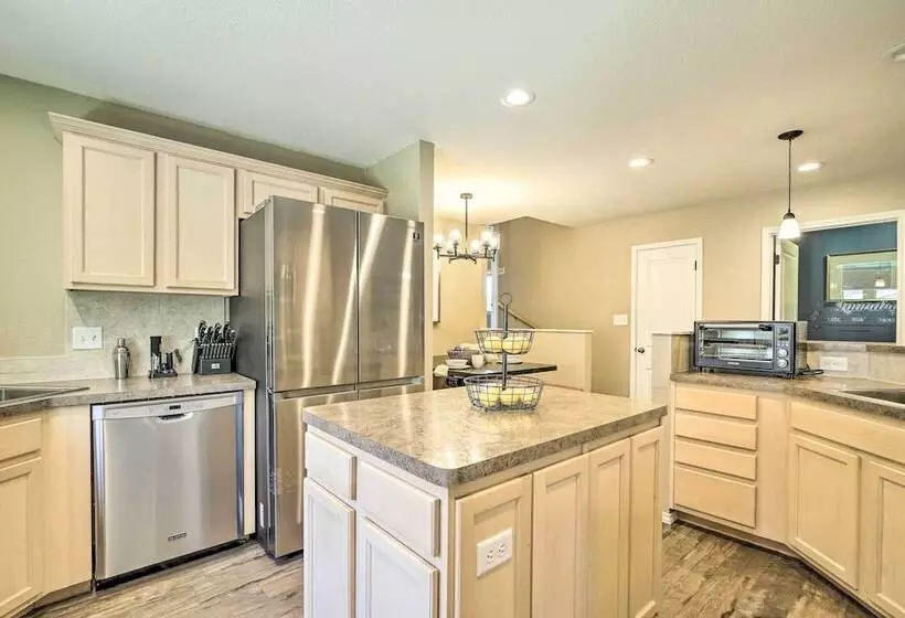 Updated Retreat With Game Room & Boat Ramp Access!