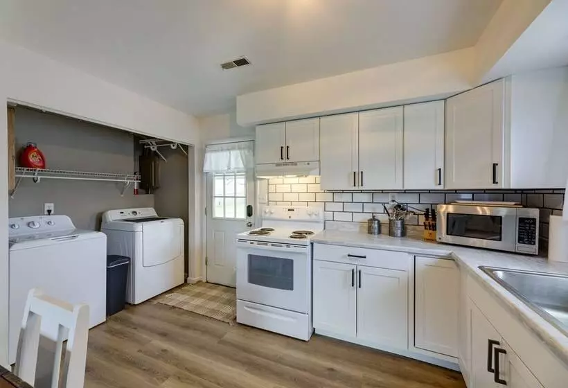 Well Equipped Dayton Home: 5 Mi To University!