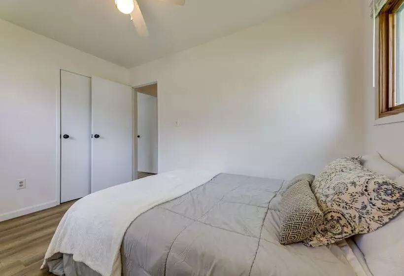 Well Equipped Dayton Home: 5 Mi To University!