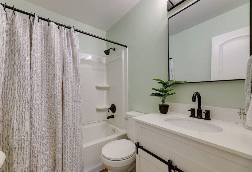 Well Equipped Dayton Home: 5 Mi To University!