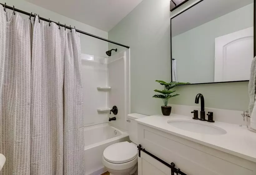 Well Equipped Dayton Home: 5 Mi To University!