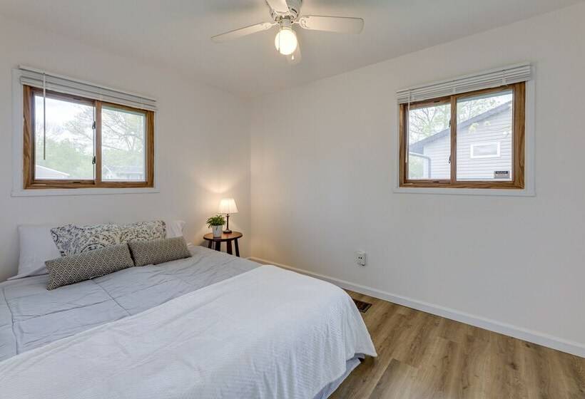 Well Equipped Dayton Home: 5 Mi To University!