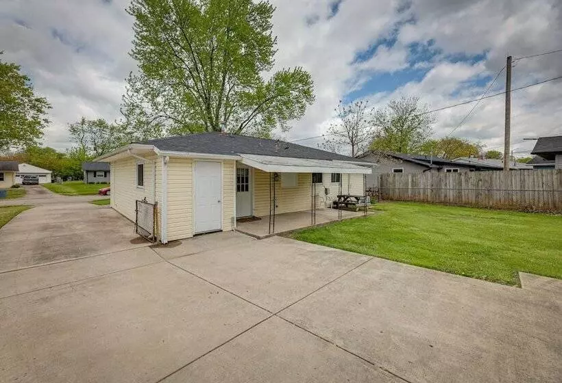 Well Equipped Dayton Home: 5 Mi To University!