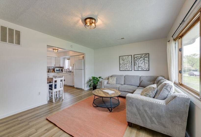 Well Equipped Dayton Home: 5 Mi To University!