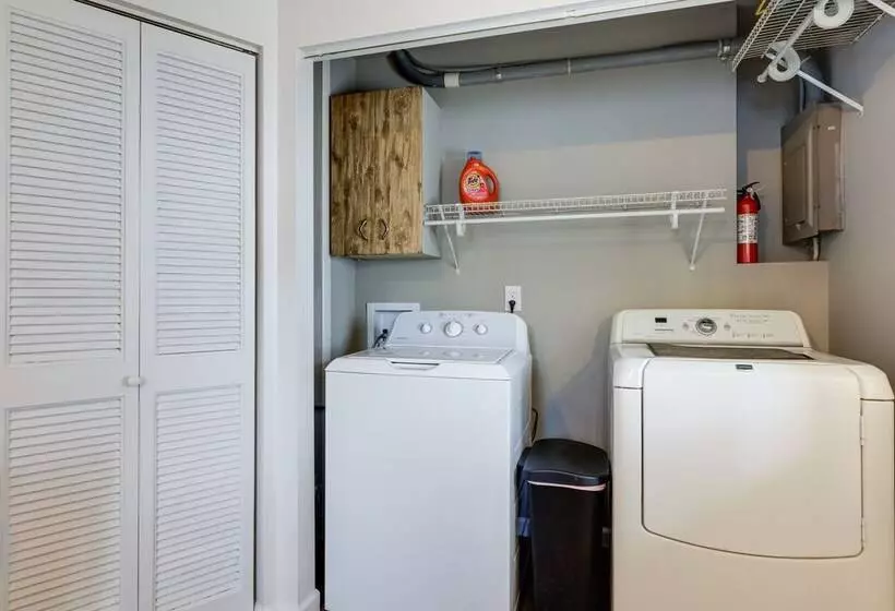 Well Equipped Dayton Home: 5 Mi To University!