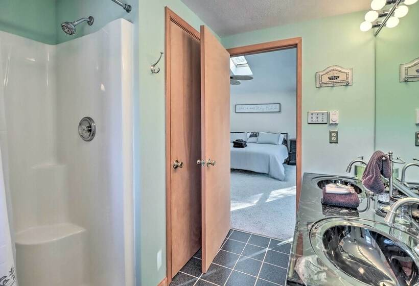 Large Deck & Pool Access: Albrightsville Home