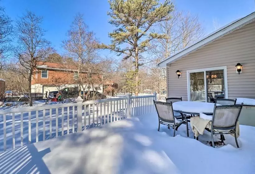 Large Deck & Pool Access: Albrightsville Home