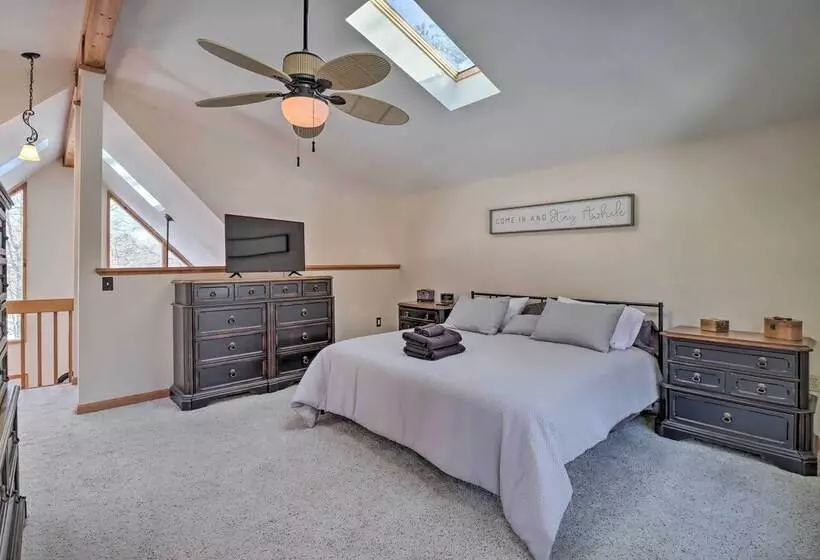 Large Deck & Pool Access: Albrightsville Home