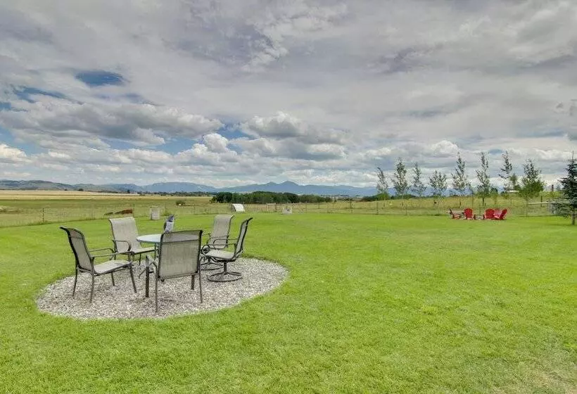 Bozeman Home On 11 Acres W/ Mountain Views!