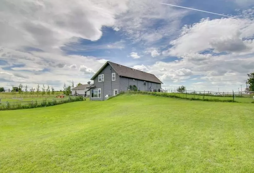 Bozeman Home On 11 Acres W/ Mountain Views!