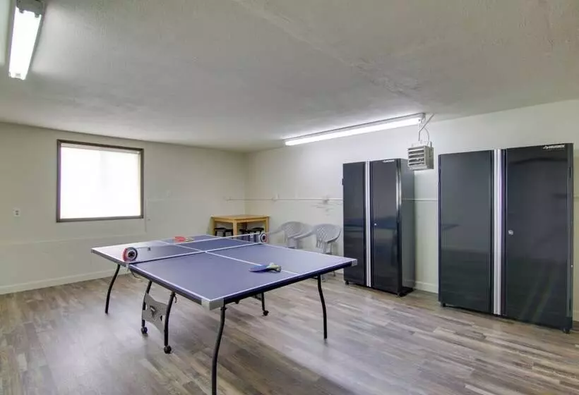 Bozeman Home On 11 Acres W/ Mountain Views!