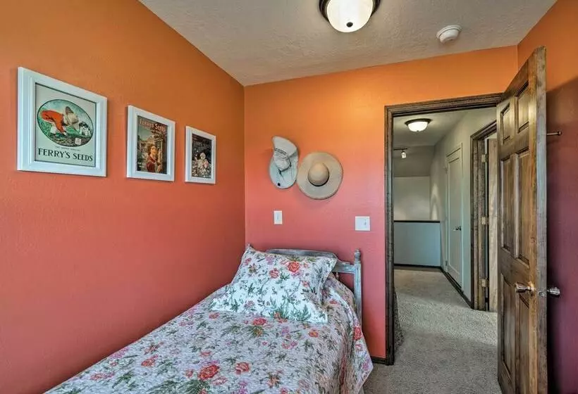 Bozeman Home On 11 Acres W/ Mountain Views!