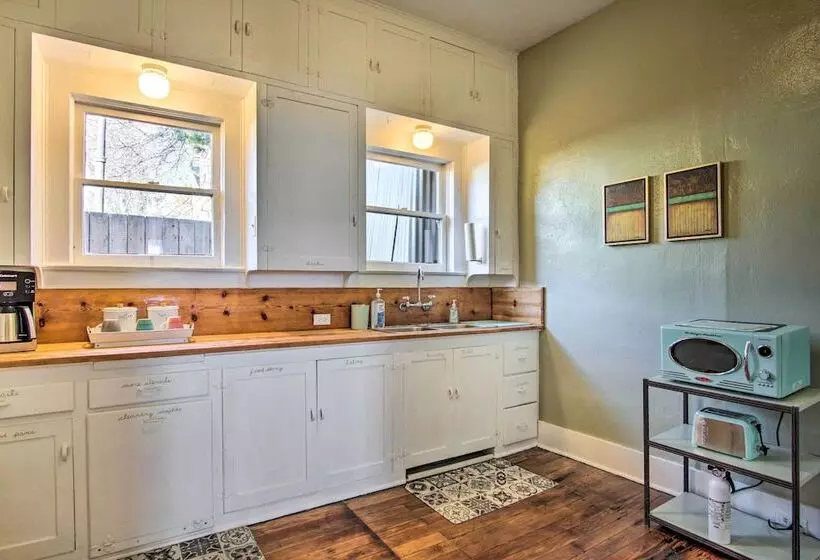 Bright Bisbee Cottage W/ Air Conditioning!