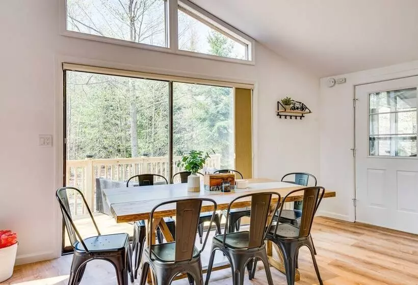 Bright Pocono Lake Home W/ Community Amenities!