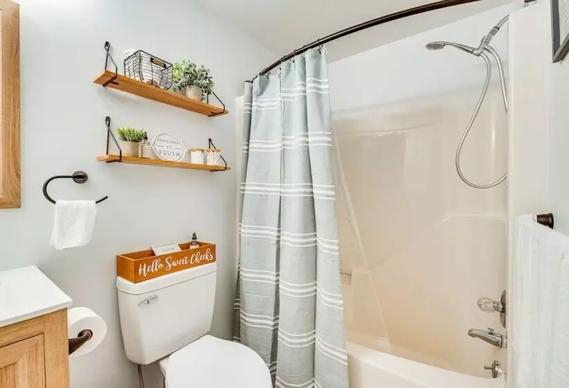 Bright Pocono Lake Home W/ Community Amenities!