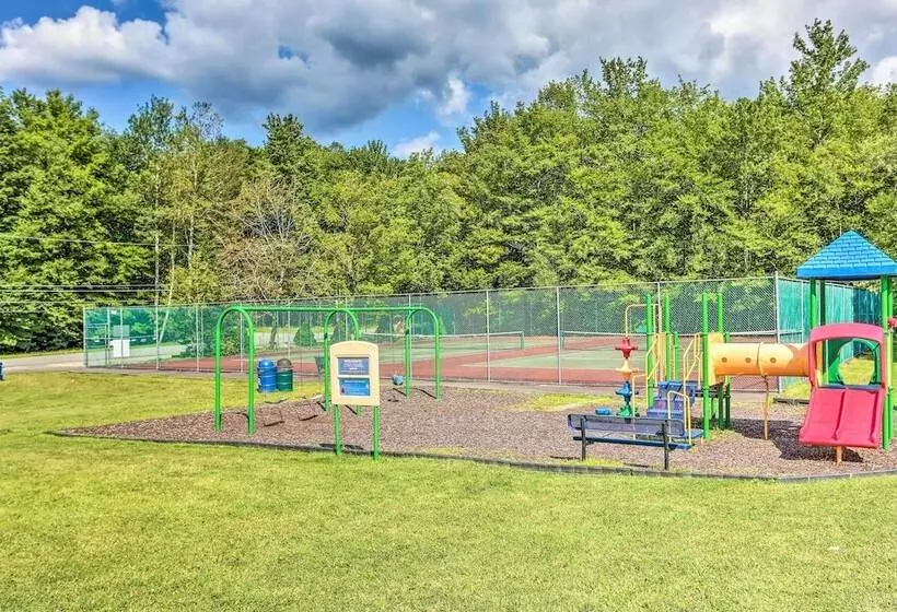 Bright Pocono Lake Home W/ Community Amenities!