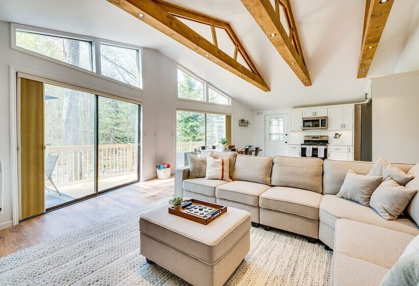 Bright Pocono Lake Home W/ Community Amenities!