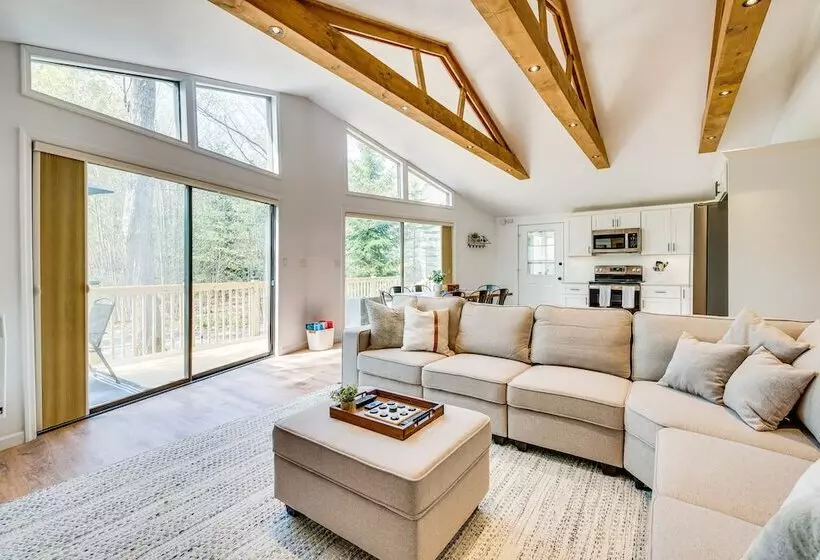 Bright Pocono Lake Home W/ Community Amenities!