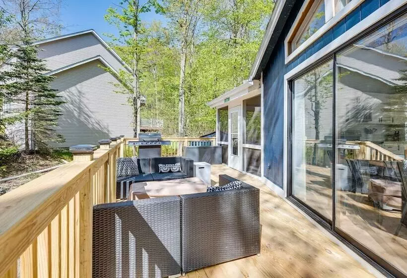 Bright Pocono Lake Home W/ Community Amenities!