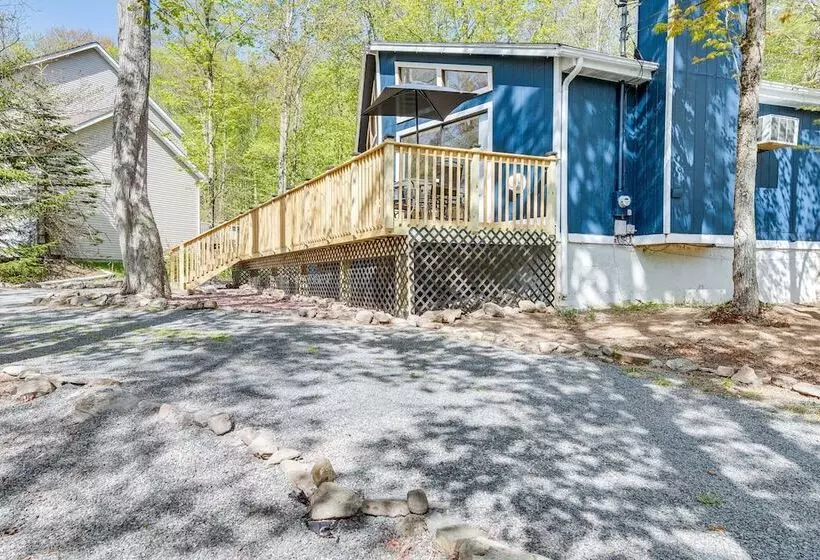 Bright Pocono Lake Home W/ Community Amenities!