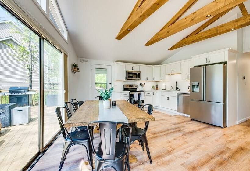 Bright Pocono Lake Home W/ Community Amenities!