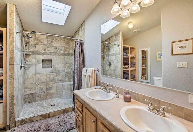 Bright Yuma Home W/ Spacious Yard & Patio!