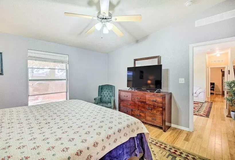 Bright Yuma Home W/ Spacious Yard & Patio!