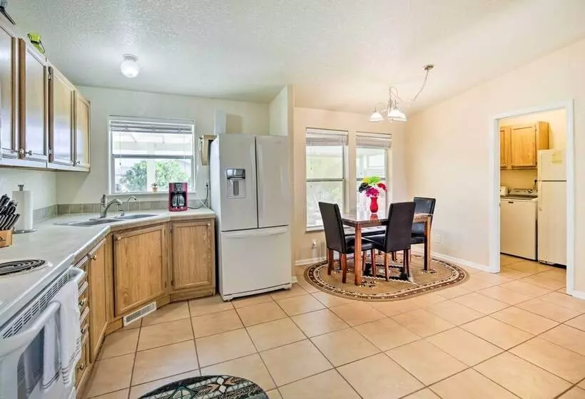 Bright Yuma Home W/ Spacious Yard & Patio!