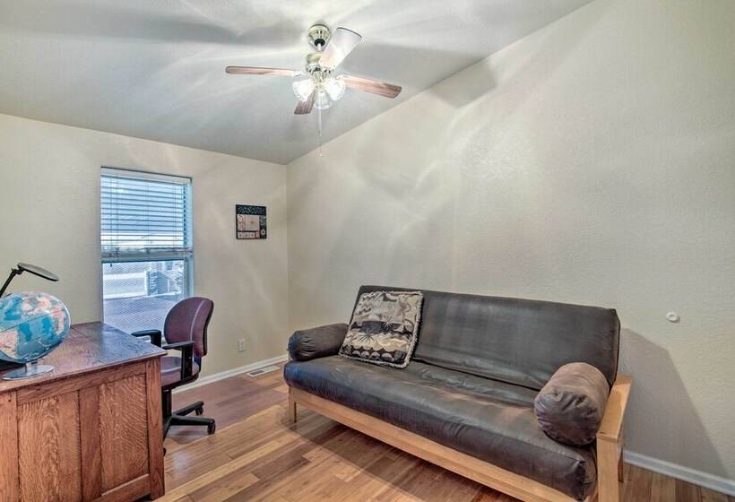 Bright Yuma Home W/ Spacious Yard & Patio!