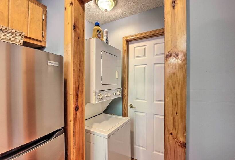 Bumblebee Cottage Murphy Retreat W/ Hot Tub