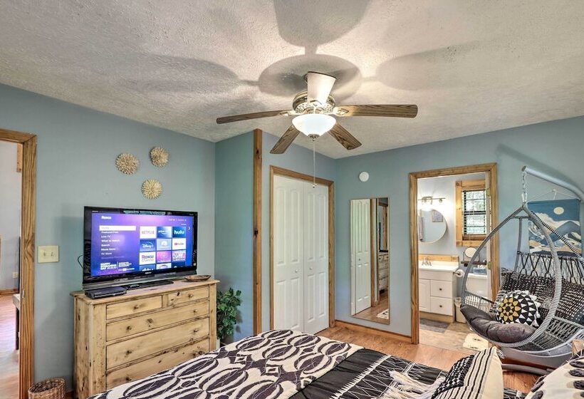 Bumblebee Cottage Murphy Retreat W/ Hot Tub