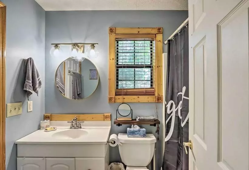 Bumblebee Cottage  Murphy Retreat W/ Hot Tub