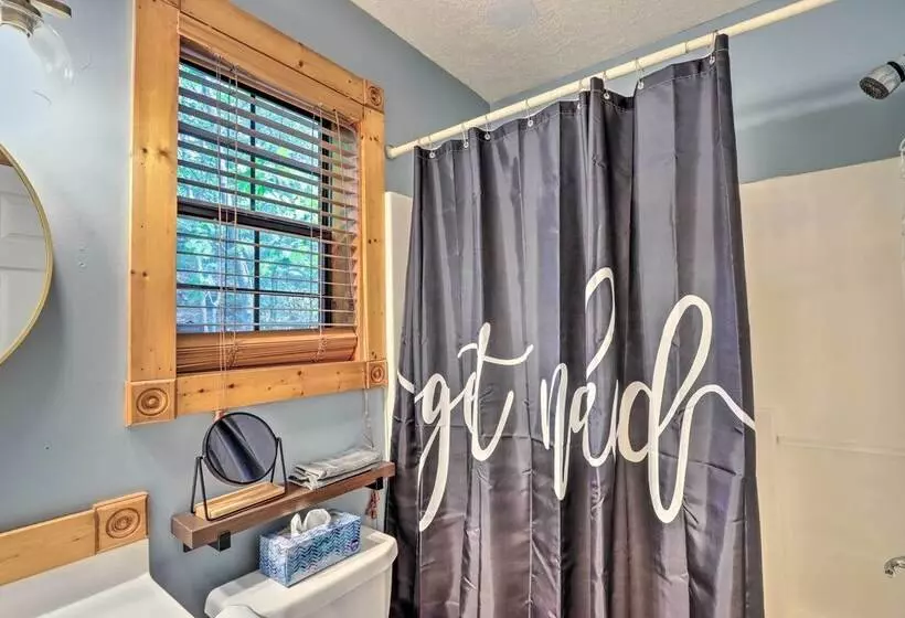 Bumblebee Cottage  Murphy Retreat W/ Hot Tub