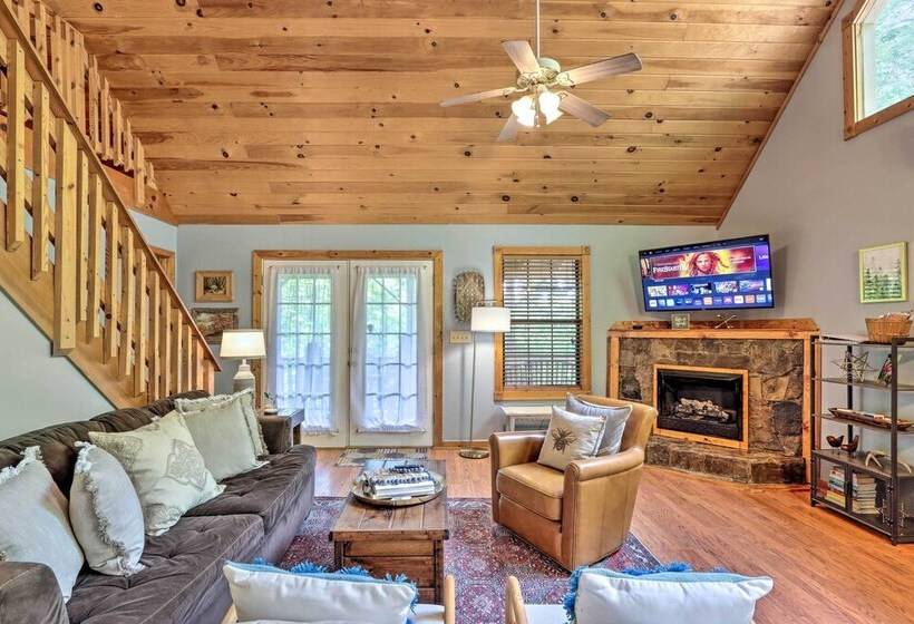 Bumblebee Cottage Murphy Retreat W/ Hot Tub