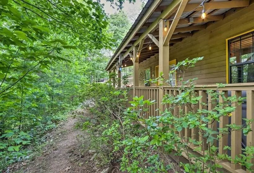 Bumblebee Cottage  Murphy Retreat W/ Hot Tub