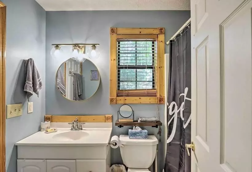 Bumblebee Cottage  Murphy Retreat W/ Hot Tub