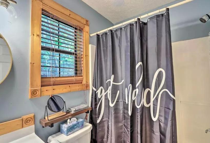 Bumblebee Cottage  Murphy Retreat W/ Hot Tub